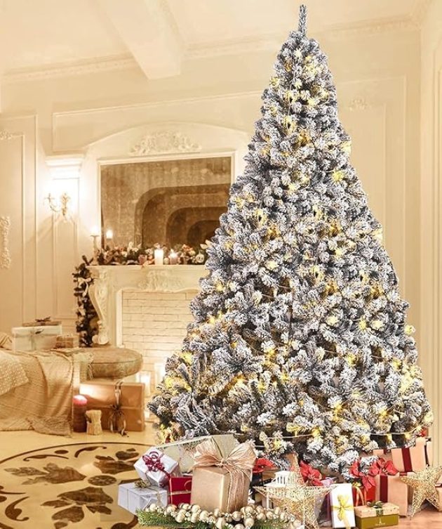 Sapin de Noël en pin floqué de 2,7 m, utilisation en intérieur/extérieur, aiguilles en PVC de qualité supérieure, support en métal robuste